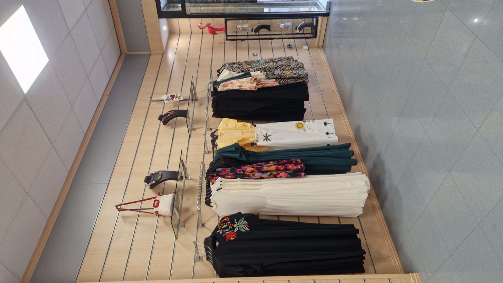 Colección de vestidos en la tienda de Meliana